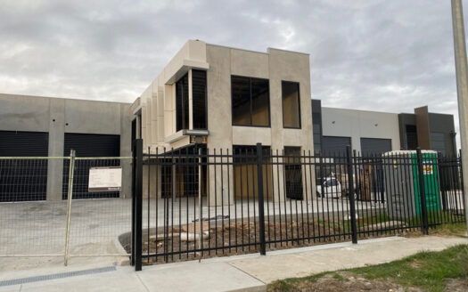 2 33-35 Paramount Boulevard, Cranbourne West VIC 3977