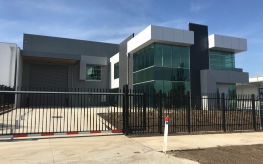 17 Whitfield Boulevard, Cranbourne West VIC 3977