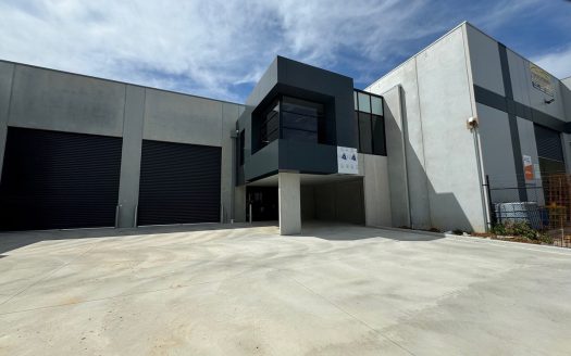 2 26 Rainer Crescent, Clyde North  VIC  3978